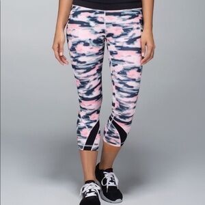 Lululemon Run: Inspire Crop ll All Luxtreme Wamo Camo Barely Pink/Black Size 6